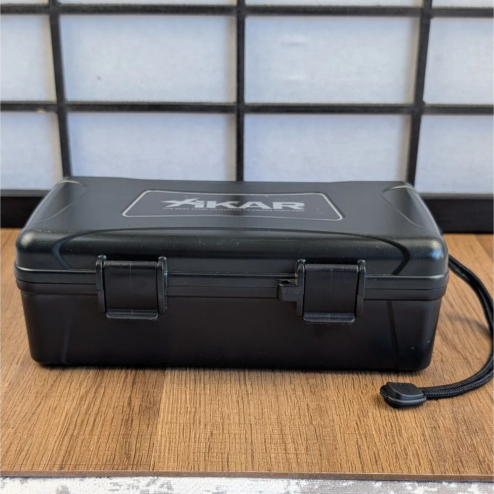 XIKAR Travel Humidor Black Waterproof Crushproof 5-Cigar Case